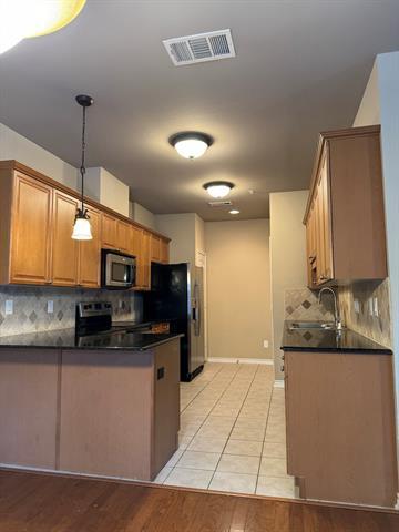 Building Photo - 325 Metropolitan Dr