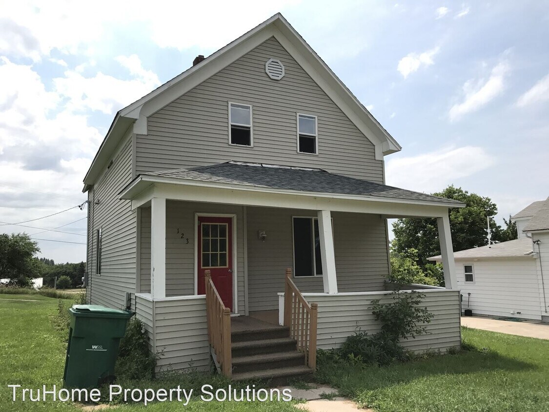 Primary Photo - 3 br, 1 bath House - 123 West Main Street