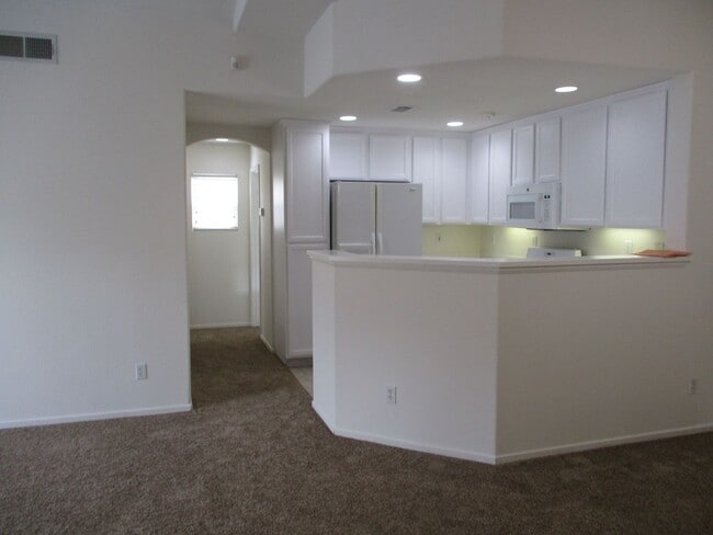 Foto del edificio - Very nice 2 bedroom 2 bath town home in Chula Vista.