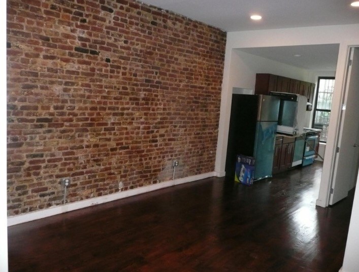 Primary Photo - 329 Gates Ave