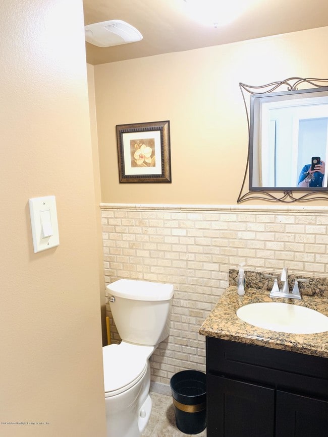 Building Photo - 46 Cuba Ave