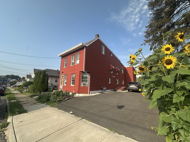 Foto del edificio - 343 Mason Ave