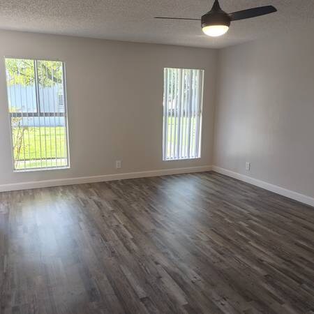 Building Photo - 5085 N Del Mar Ave