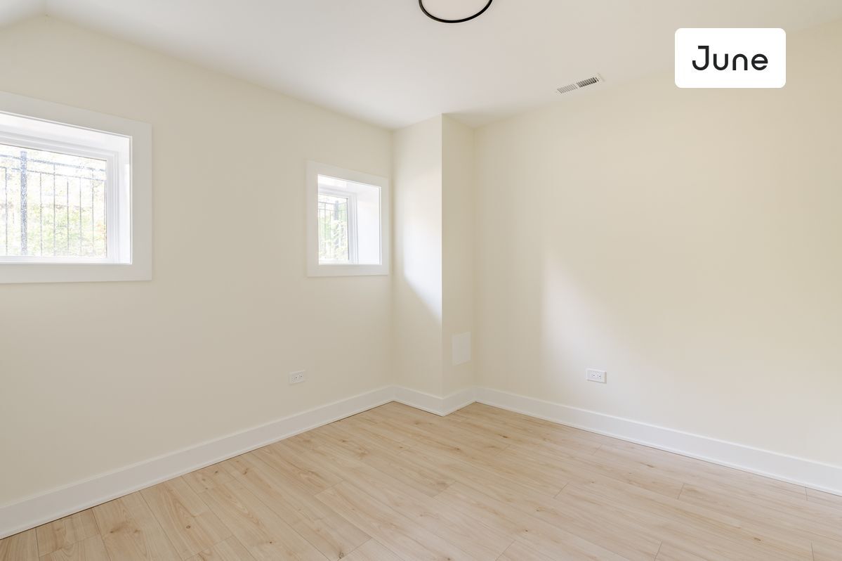 Primary Photo - ROOM ONLY in 4-bed/2.5-bath Home
