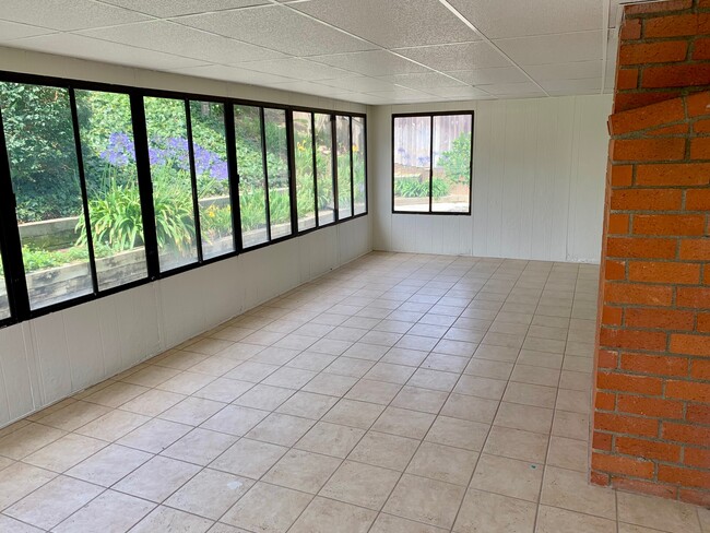 large bonus room - 25322 Yacht Dr
