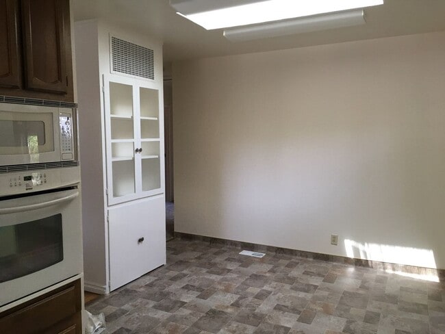 Foto del edificio - 62 Young Dr