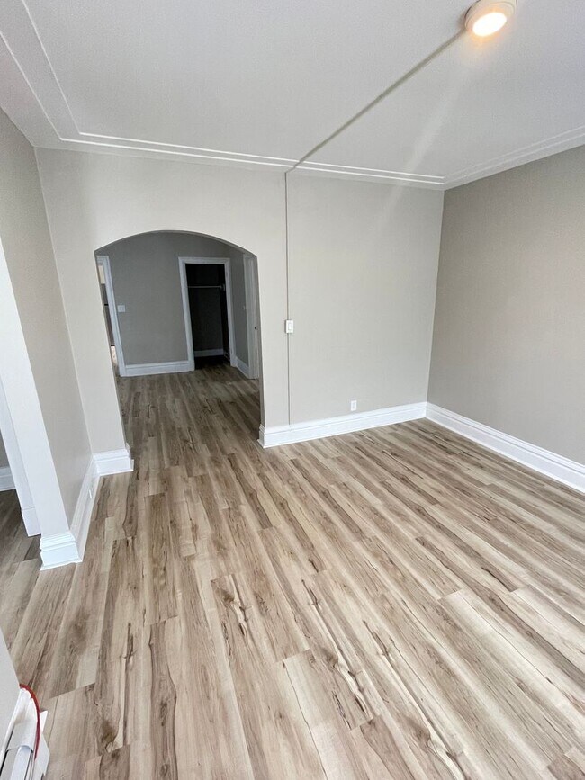 Foto del edificio - 611 E 6th St