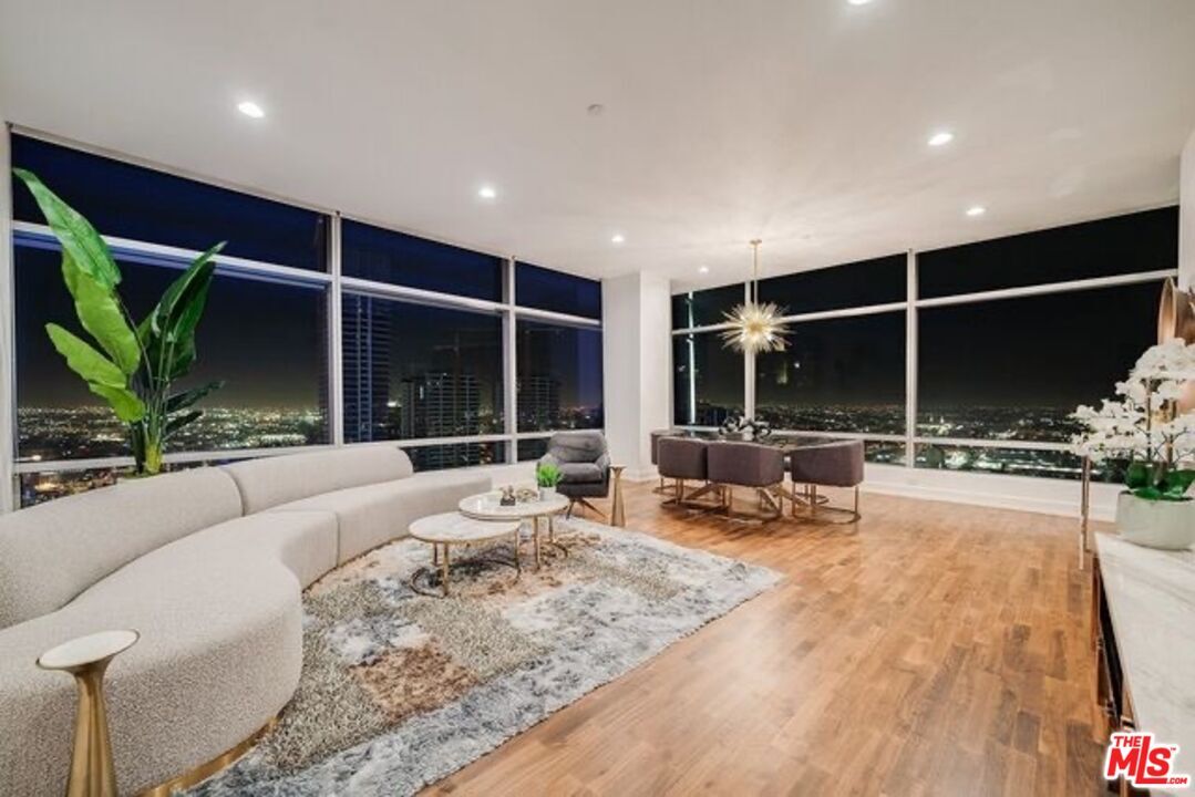 Foto principal - 900 W Olympic Blvd