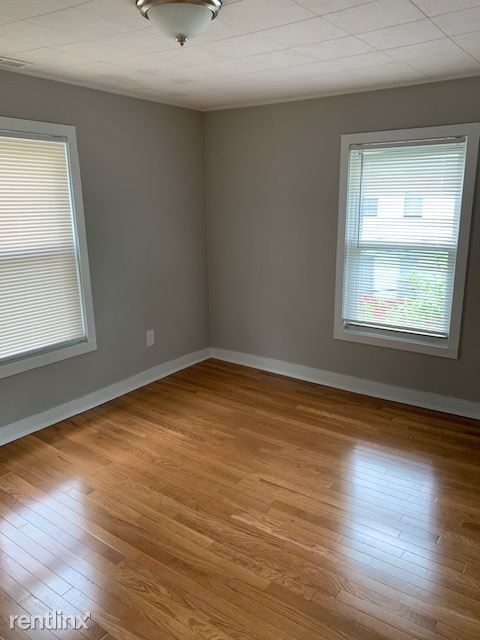 Foto del edificio - 4 br, 1.5 bath House - 121 Auburn St