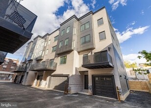 Building Photo - 706 Latona St