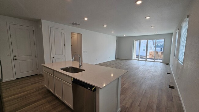 Building Photo - Brand New Aurora Highlands Ranch