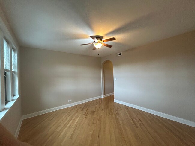 Foto del edificio - 894 Green Bay Rd