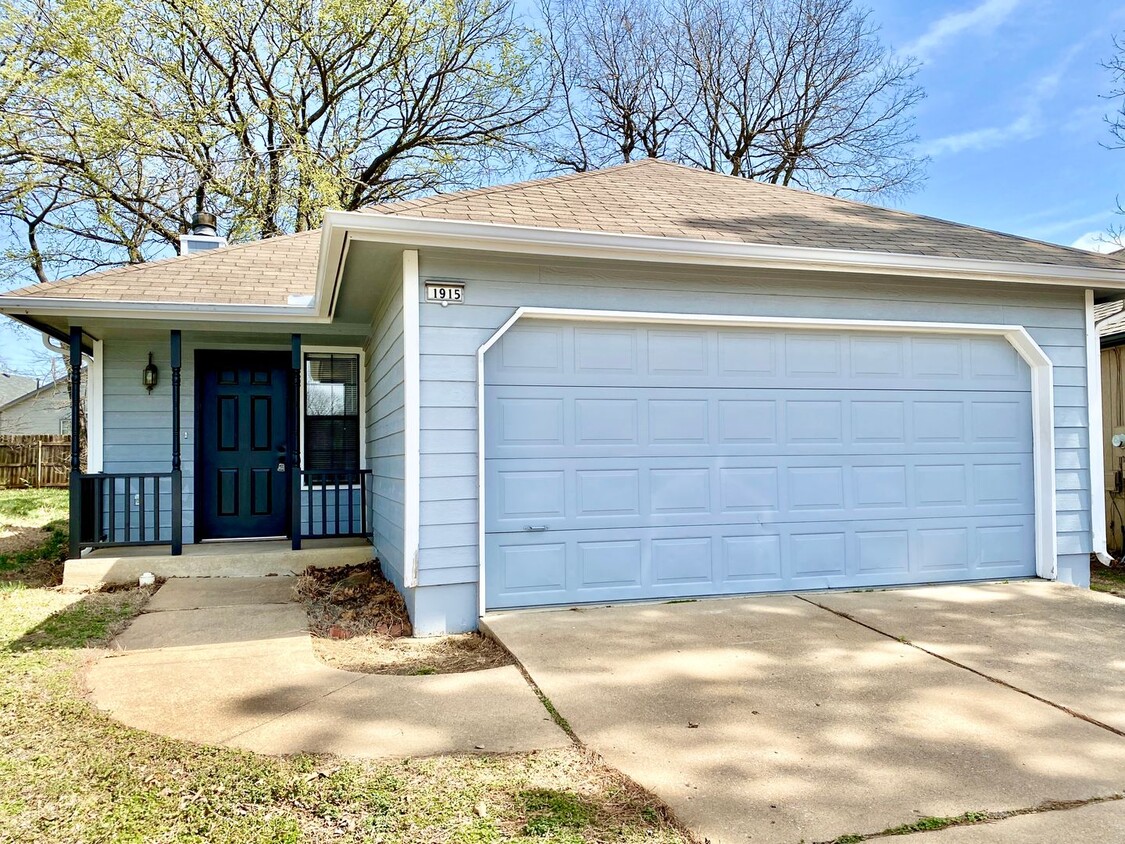 Foto principal - Stylish Move-In Ready Gem! Jenks Schools &...