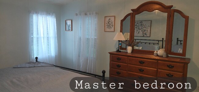 Foto del edificio - 15580 Royal Coach Cir