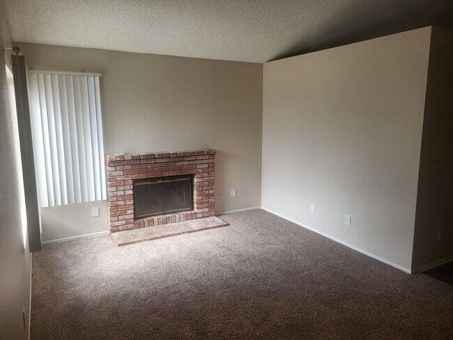 Building Photo - 3 BR, 2 BA Single Story - Moreno Valley