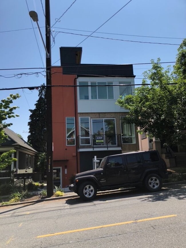 Building Photo - Gorgeous Townhome in Sunny Judkins Park-25...