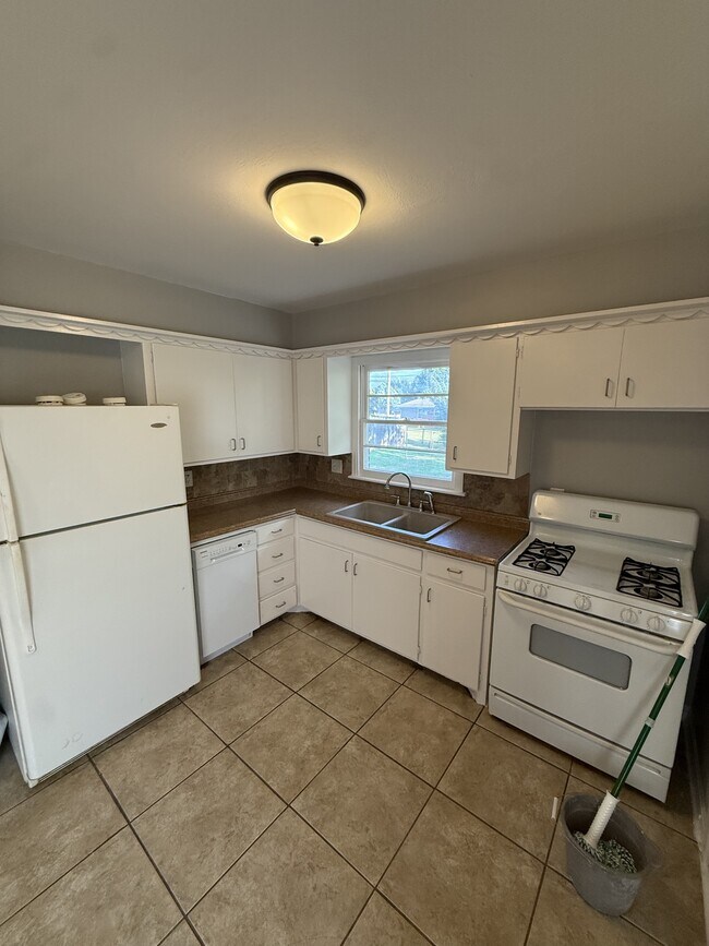 Foto del edificio - 428 E 8th St