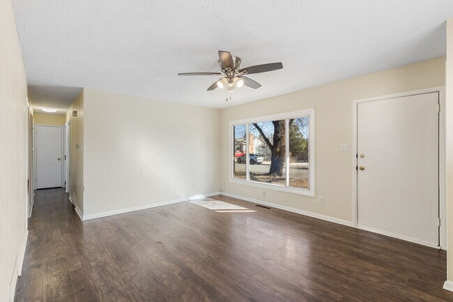 Building Photo - 2204 Cooper Ave