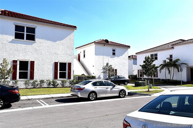 Building Photo - 9500 SW 167th Ave