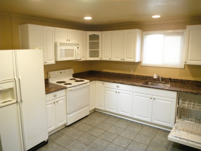 Building Photo - 1941 28th Pl