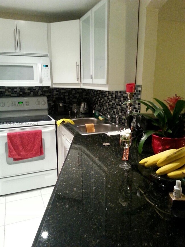 Foto del edificio - 1770 NE 191st St