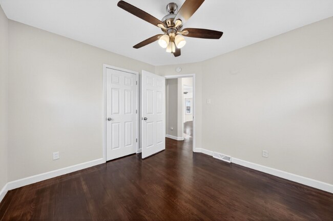 Building Photo - 865 Boone St