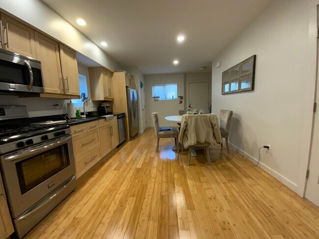 Kitchen - 1261 N Main St