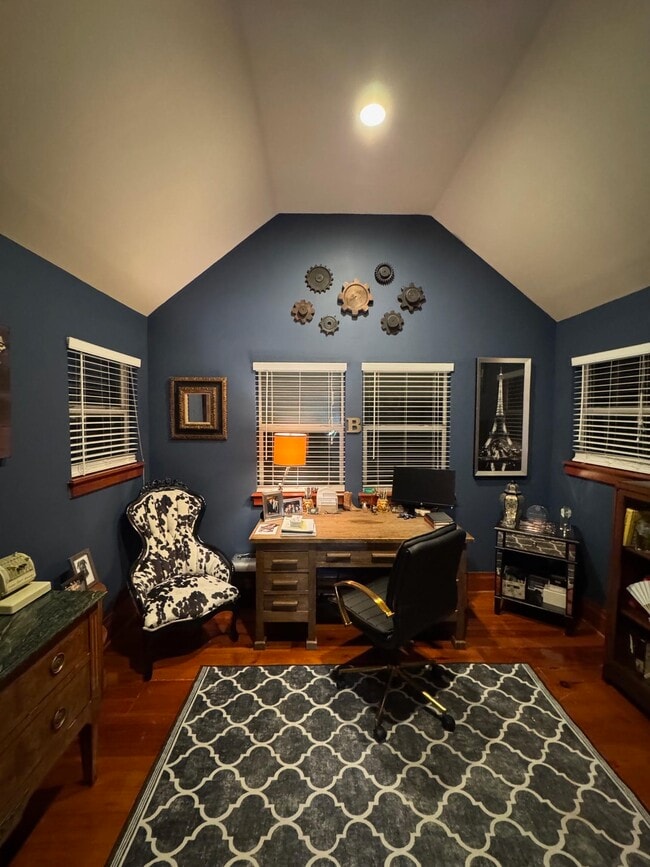 Building Photo - 1615 Houston Ave