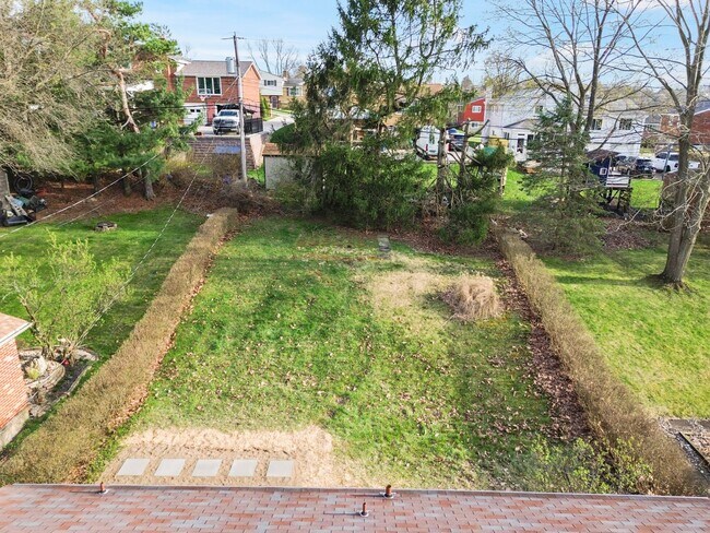 Foto del edificio - READY NOW! Fully RENOVATED 3 bedroom in SCOTT TOWNSHIP!