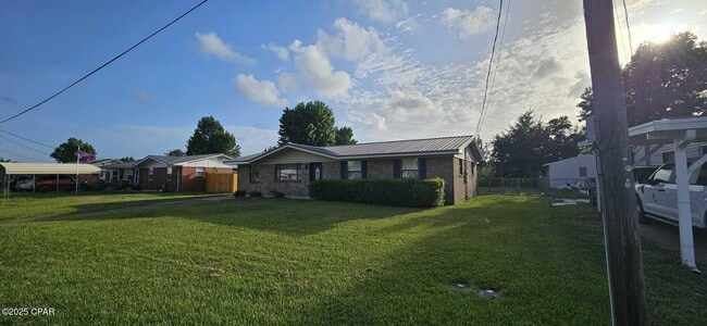 Building Photo - 137 Santee Dr
