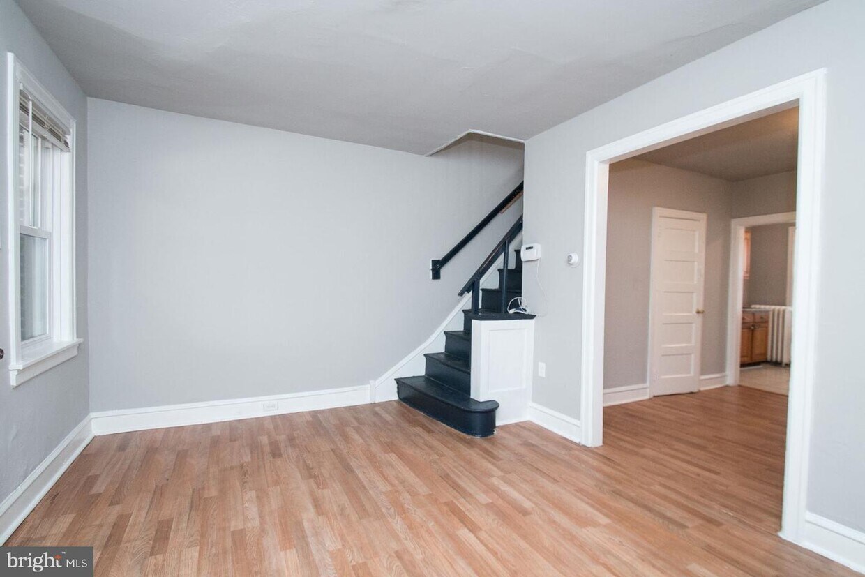 Primary Photo - 5230 Marlowe St