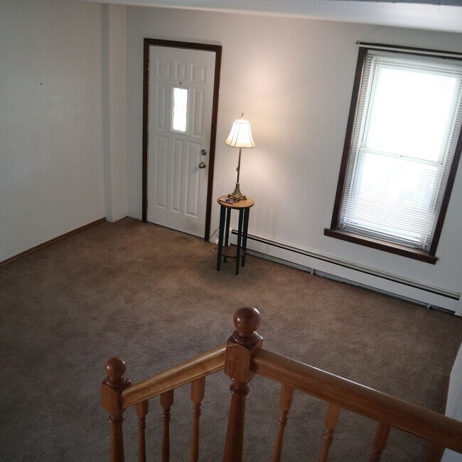 Foto del edificio - 3 Bedroom, 1 bath Twin Home in Conshohocken!!