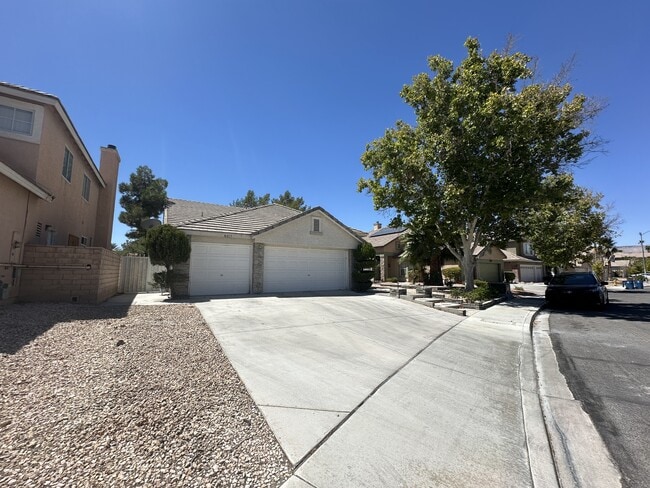 Building Photo - 8317 San Ramon Dr