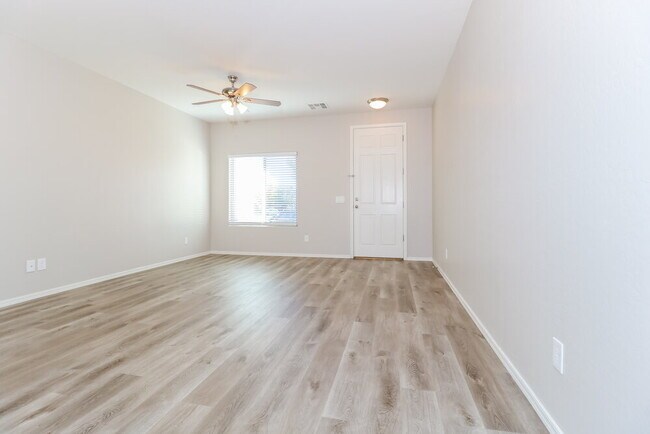 Building Photo - 28779 N Spur Dr