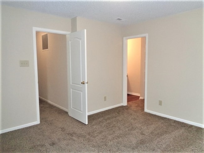 Building Photo - 745 Red Leaf Ln
