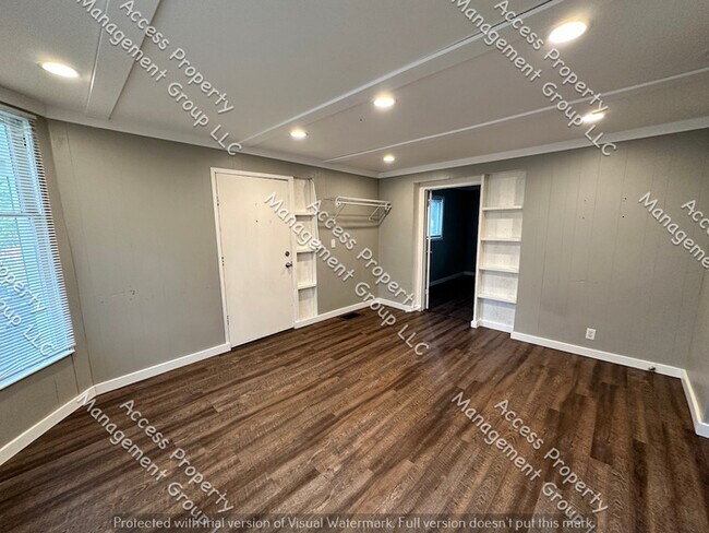 Foto del edificio - NW SIde Main Floor 2 Bedroom Free Laundry
