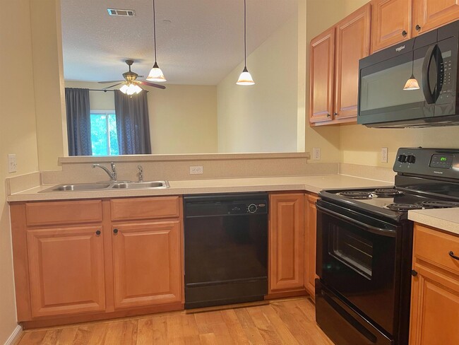 Building Photo - 374 Scrub Jay Dr