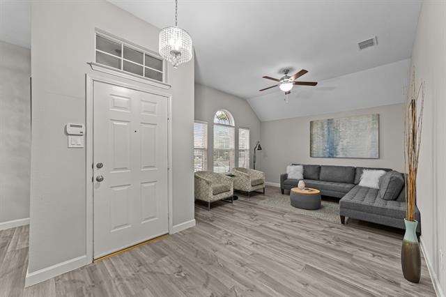 Foto del edificio - 4719 Highlands Dr