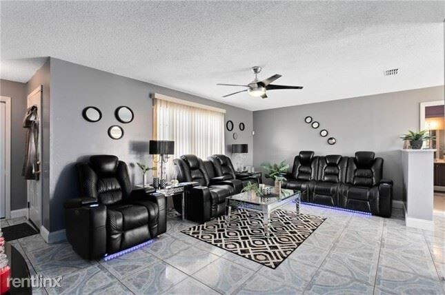 Foto del edificio - 3 br, 2 bath House - 5413 Snowflake Ct #3