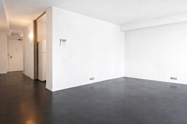 Foto del edificio - 300 N State St