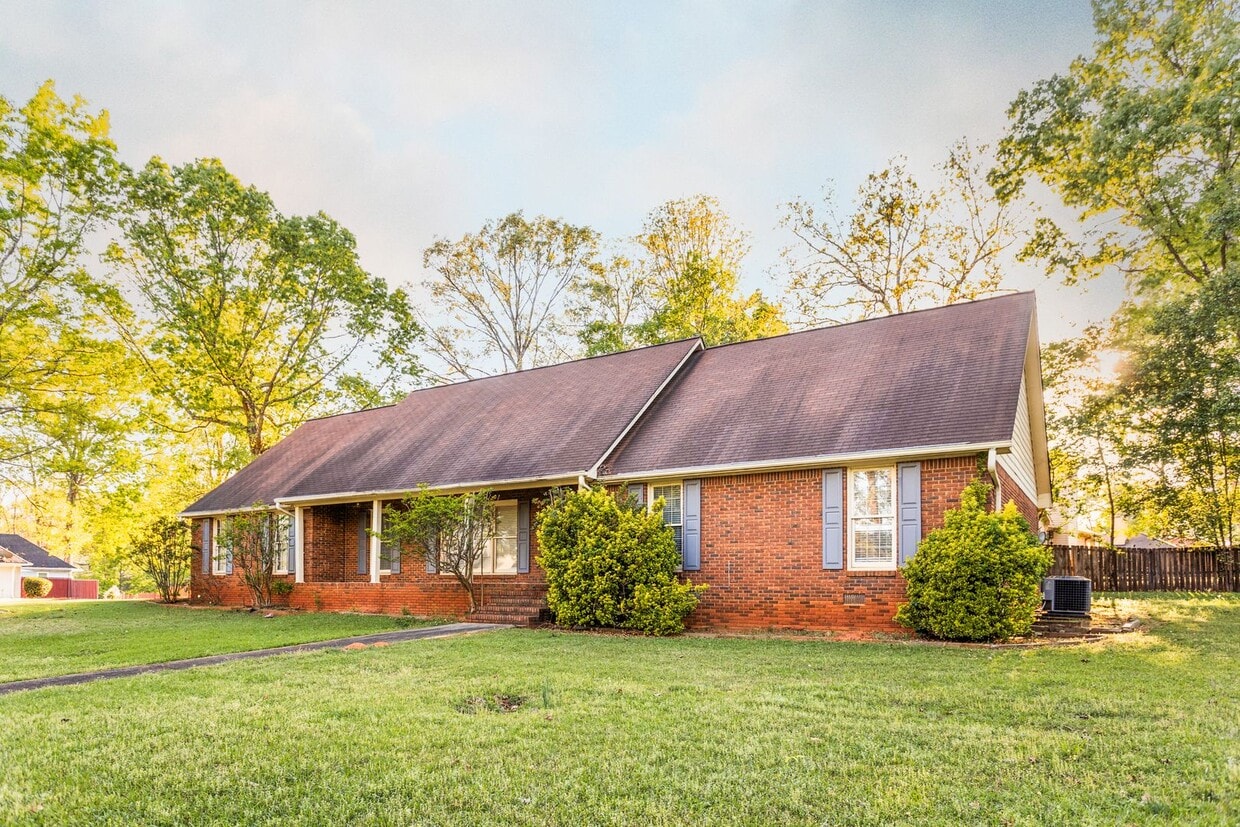 Photo - Spacious 3 Bed / 2 Bath Home in Conyers – 3301 Sams Way