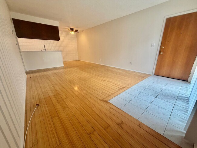Foto del edificio - Resort-Style 1BD Condo with Pool, Spa, Gym & Gated Parking in El Segundo