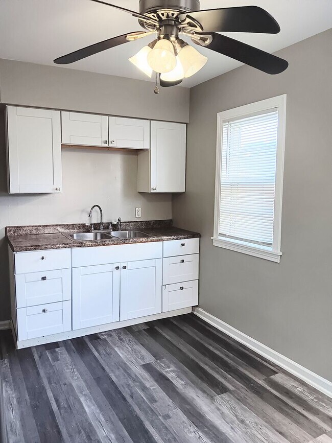Building Photo - Your Next Home Is Waiting!