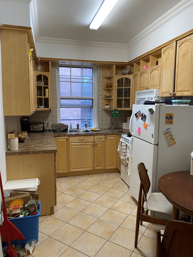 Building Photo - 3660 Hutchison