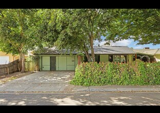 Building Photo - 2025 Ellison Dr