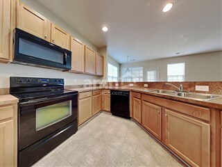 Foto del edificio - 2412 Thoreau St