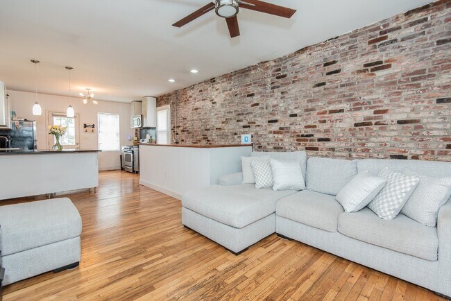 Foto del edificio - 4048 Walsh St
