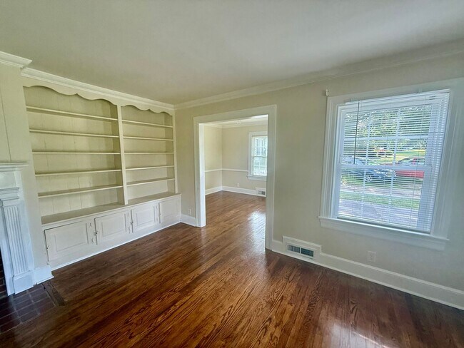 Building Photo - Three bedroom, 1 bath house in Graham