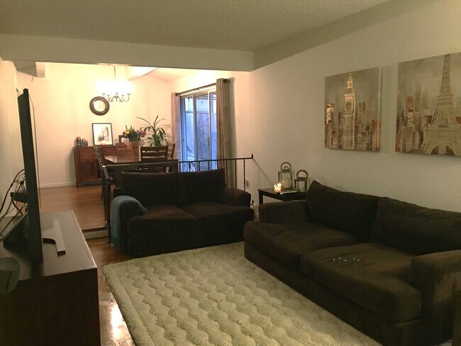 Foto del edificio - 4909 Orchid Way