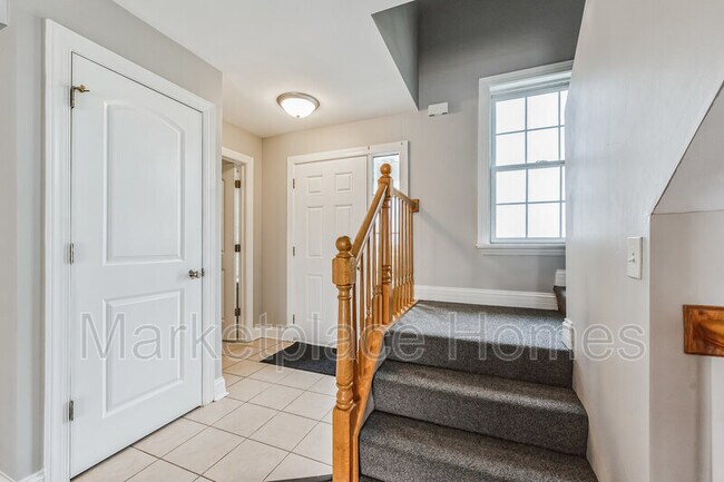 Building Photo - 412 N Grainger Ln